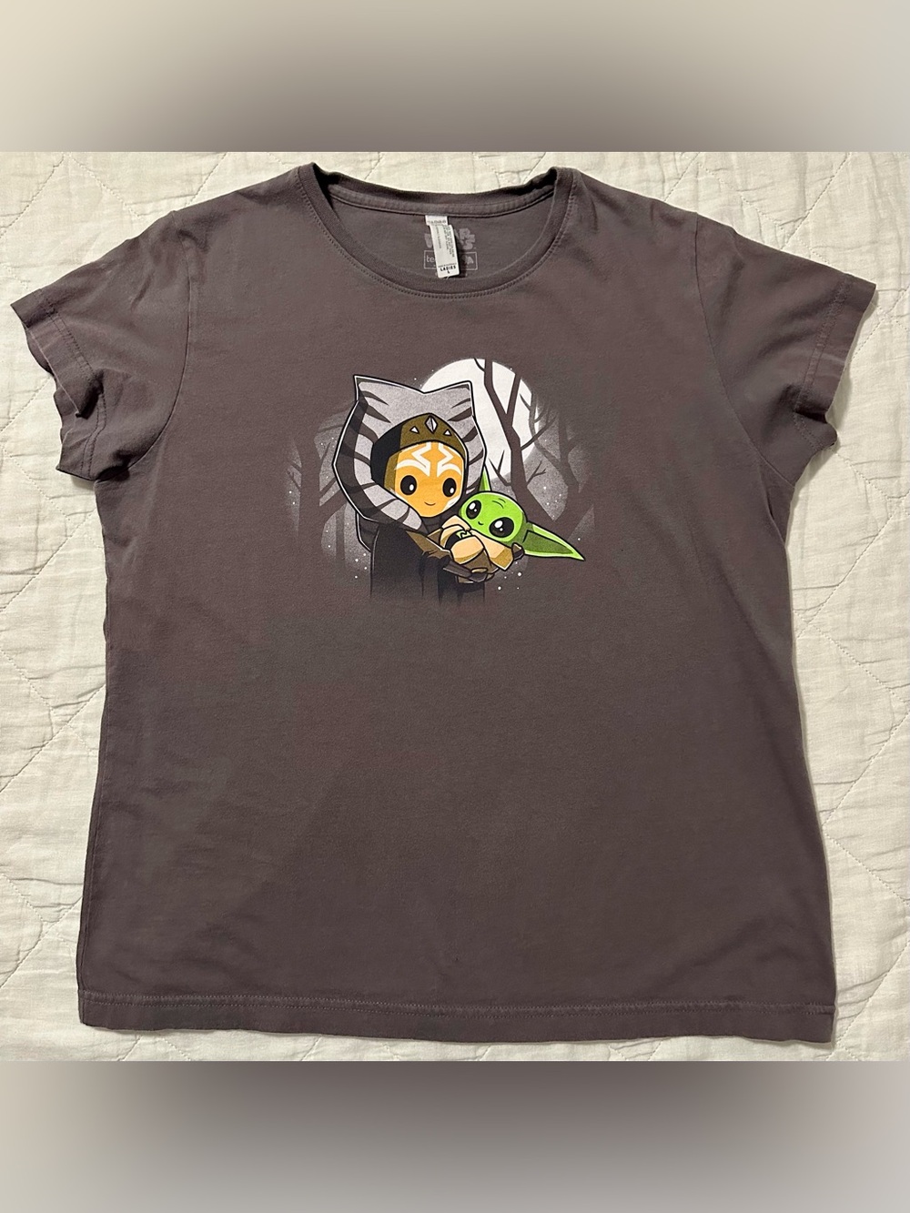 Tee Turtle Gray Star Wars Ahsoka & Grogu Graphic Tee Women’s Large